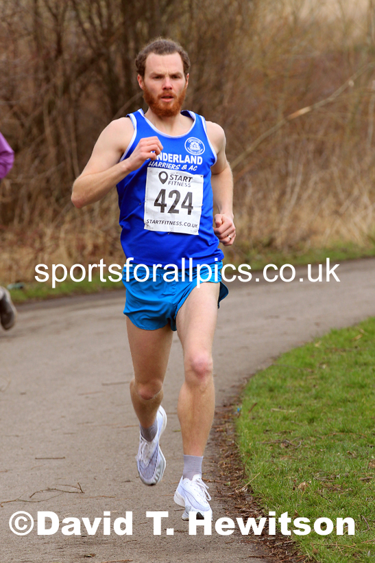 Senior men and veteran men over-40s NECAA Road Relay Champs., Hetton Lyons Park, Hetton le Hole, County Durham. Photo: David T. Hewitson/Sports for All Pics